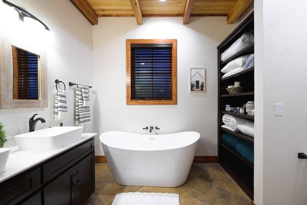 Little Dutch Cabin #3 - 12 Min To Magnolia-Baylor Bellmead Luaran gambar
